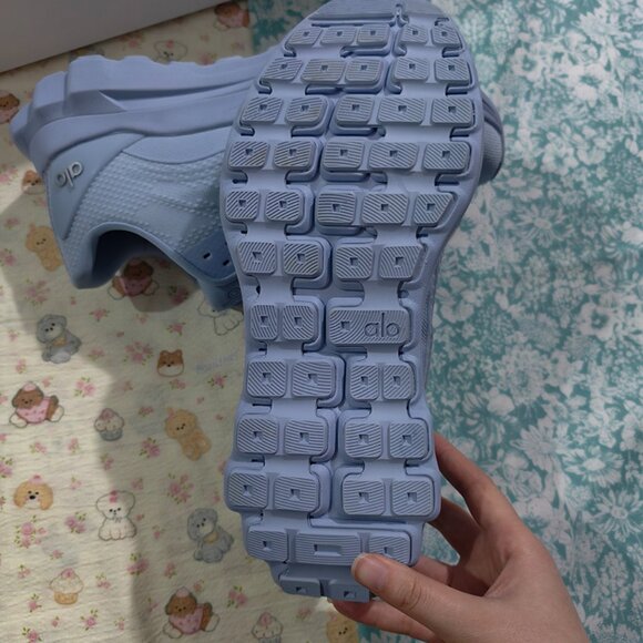 Alo Yoga Men's Mesh Running Shoes - Picture 7 of 8